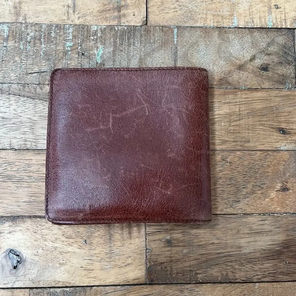 Carré Royal Bifold Wallet Genuine Leather Distressed Texture Embossed Logo
